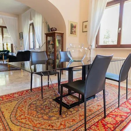 Luisa Villa Bari